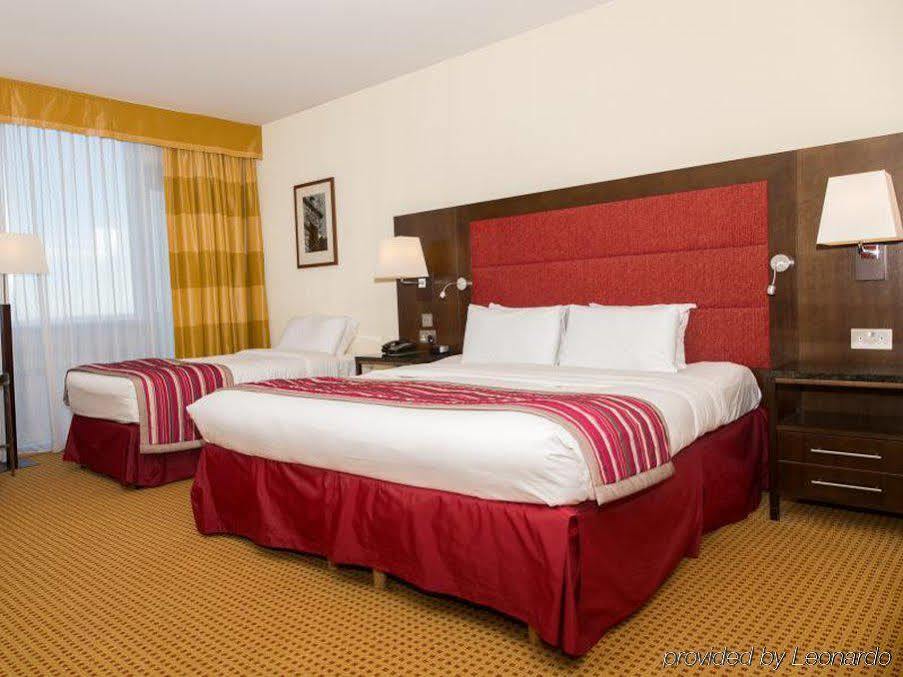 Pillo Hotel & Leisure Club Ashbourne Exteriör bild